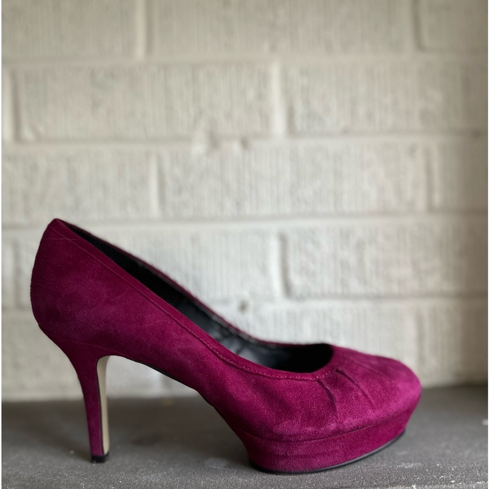 Nine West raspberry suede pump Size 6 Like new